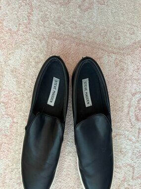 Steve Madden leather slip on shoes size 8.5 black